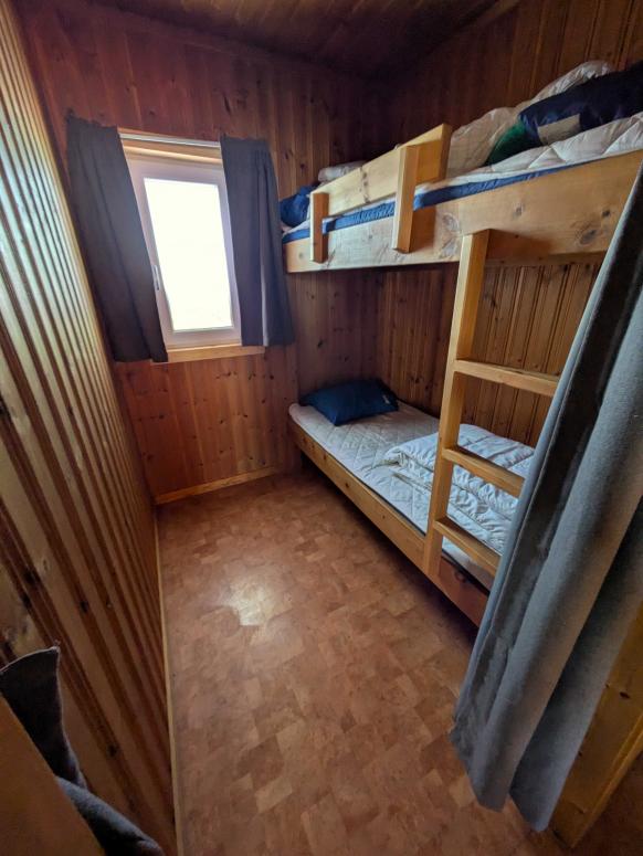 Etagenbetten in Hütte