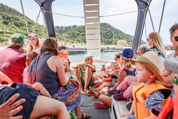 einmal wöchentlich kann sich jede Familie für die Bootstour anmelden