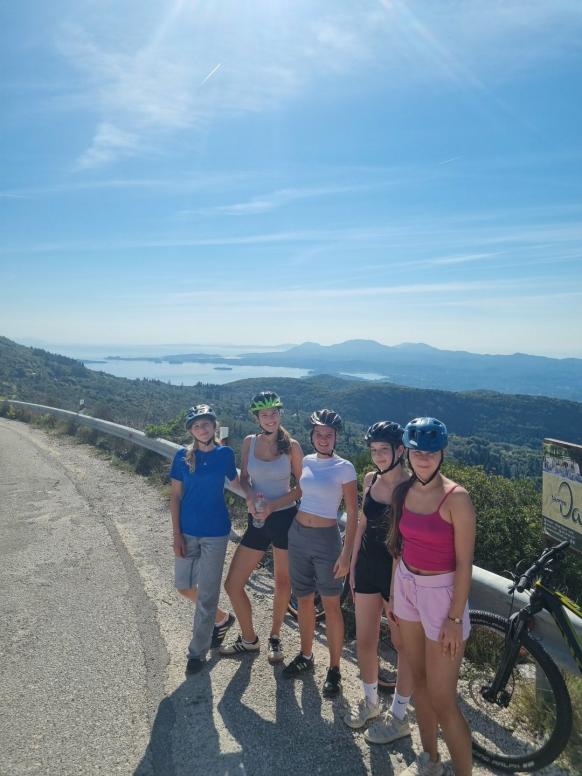 im Teensprogramm wird viel außerhalb der Anlage unternommen, z.B. eine Mountainbiketour