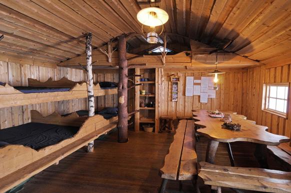Holzfällerhütte von innen