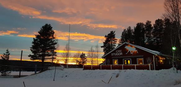 das Haupthaus im Sonnenuntergang